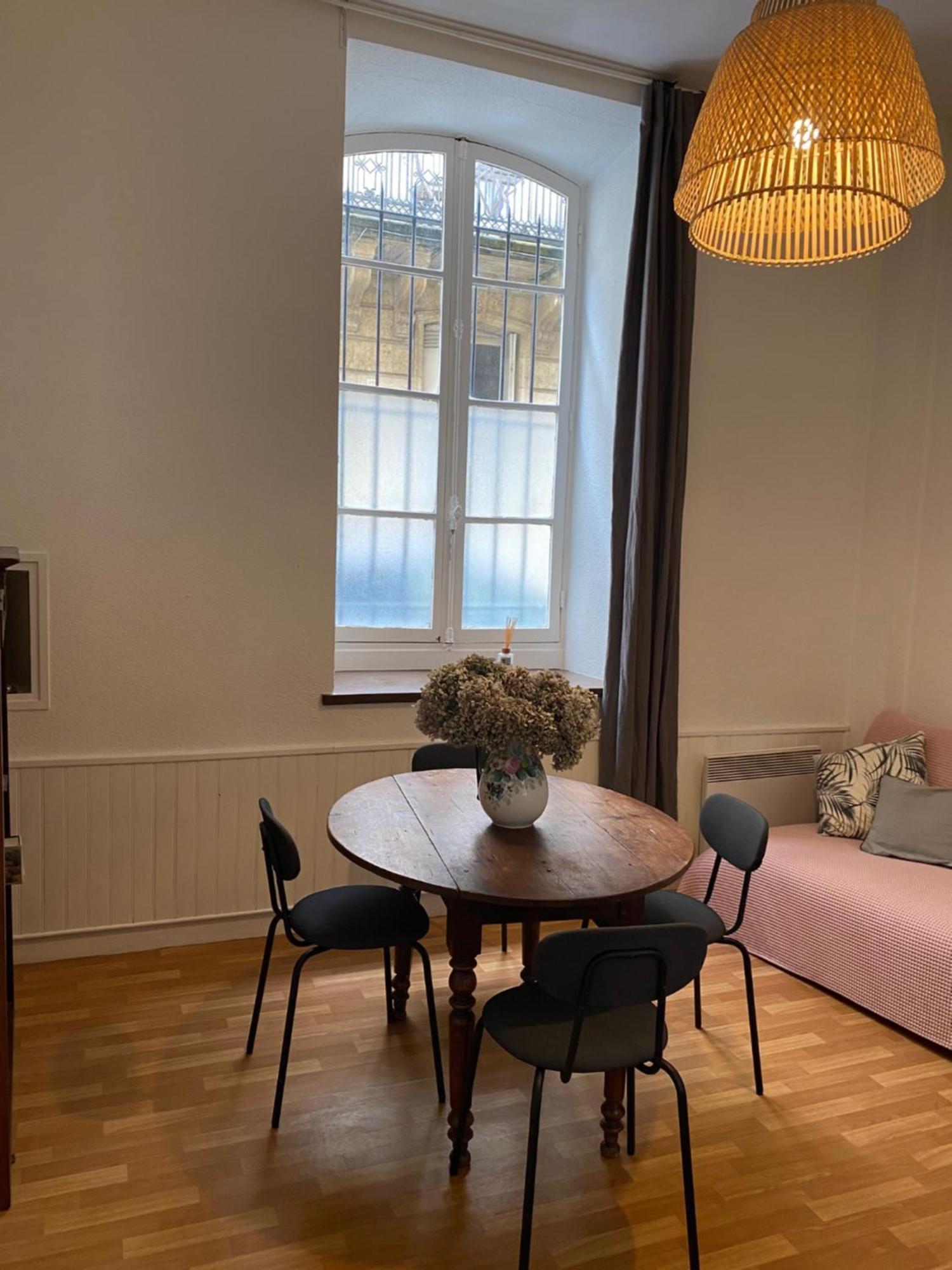 Grand Studio Style Bordelais Dans Le Triangle D'Or Bordeaux Exterior foto